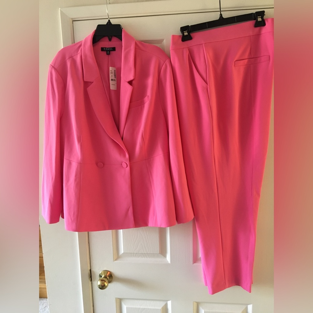 Rebel Wilson plus size hot pink pant suit NWT